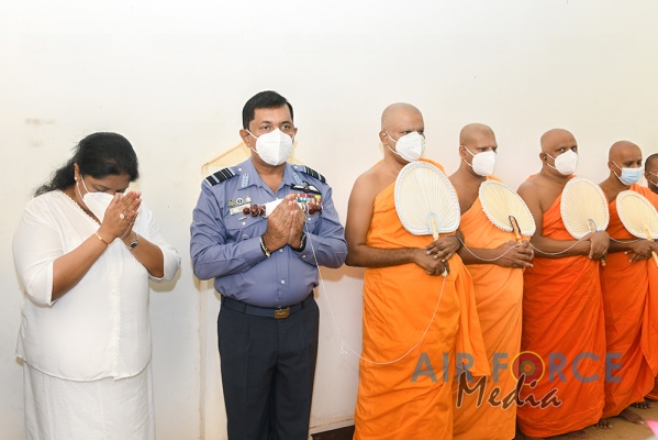 Sri
Lanka Air Force Conducts Flag Blessing at 'Sri Maha Bodhi' in
Anuradhapura