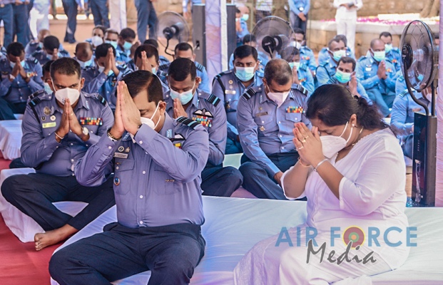 Sri
Lanka Air Force Conducts Flag Blessing at 'Sri Maha Bodhi' in
Anuradhapura