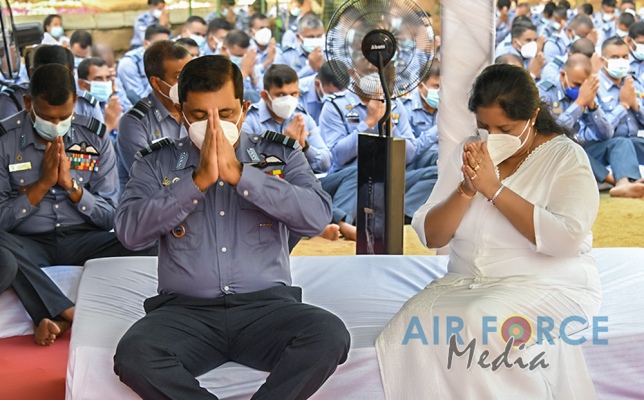 Sri
Lanka Air Force Conducts Flag Blessing at 'Sri Maha Bodhi' in
Anuradhapura