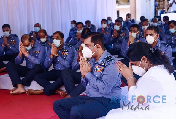 Sri
Lanka Air Force Conducts Flag Blessing at 'Sri Maha Bodhi' in
Anuradhapura