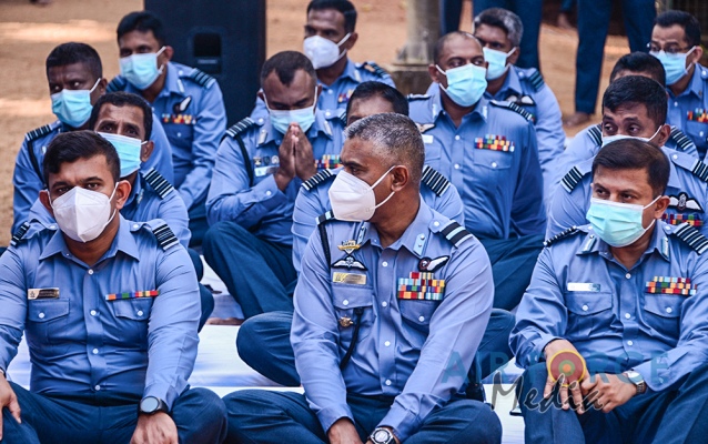 Sri
Lanka Air Force Conducts Flag Blessing at 'Sri Maha Bodhi' in
Anuradhapura