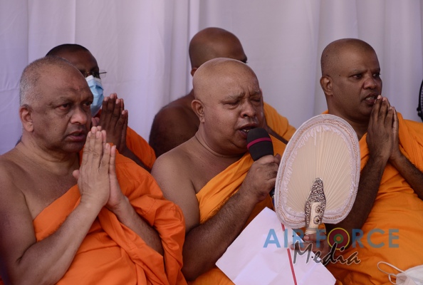 Sri
Lanka Air Force Conducts Flag Blessing at 'Sri Maha Bodhi' in
Anuradhapura