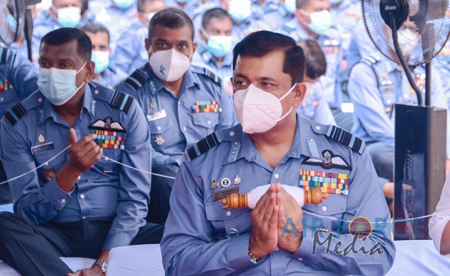 Sri
Lanka Air Force Conducts Flag Blessing at 'Sri Maha Bodhi' in
Anuradhapura