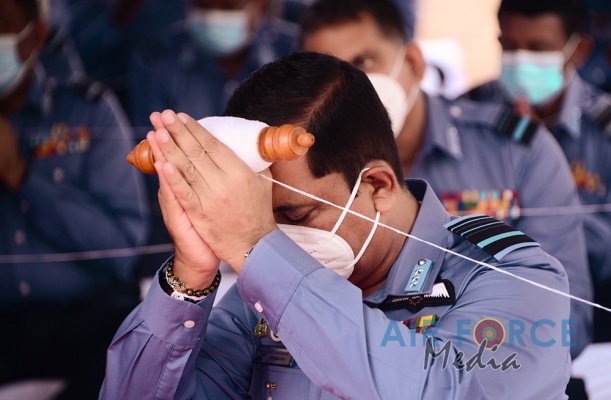 Sri
Lanka Air Force Conducts Flag Blessing at 'Sri Maha Bodhi' in
Anuradhapura