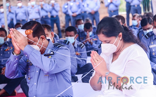 Sri
Lanka Air Force Conducts Flag Blessing at 'Sri Maha Bodhi' in
Anuradhapura