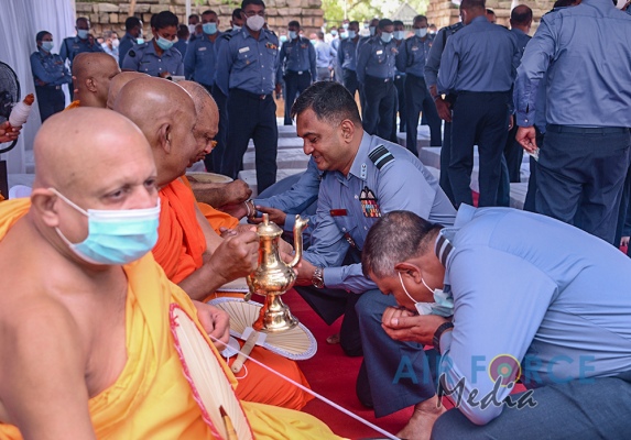 Sri
Lanka Air Force Conducts Flag Blessing at 'Sri Maha Bodhi' in
Anuradhapura
