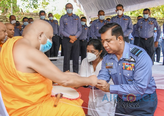 Sri
Lanka Air Force Conducts Flag Blessing at 'Sri Maha Bodhi' in
Anuradhapura