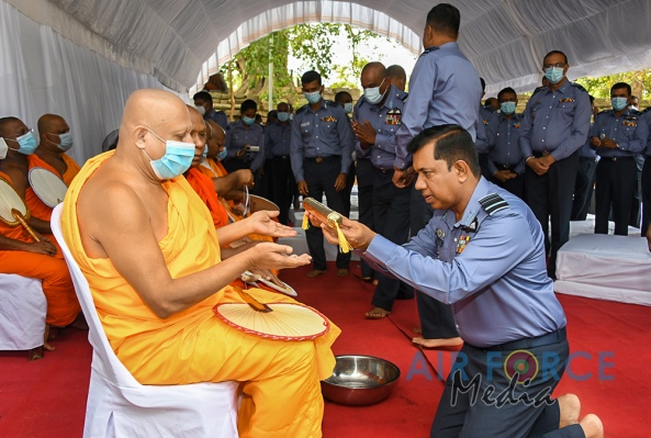 Sri
Lanka Air Force Conducts Flag Blessing at 'Sri Maha Bodhi' in
Anuradhapura