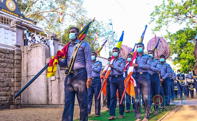 Sri
Lanka Air Force Conducts Flag Blessing at 'Sri Maha Bodhi' in
Anuradhapura