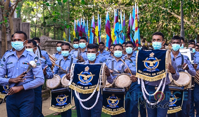 Sri
Lanka Air Force Conducts Flag Blessing at 'Sri Maha Bodhi' in
Anuradhapura