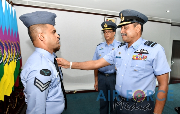 Awarding of Flight Engineer Brevets and Certificate of Commendation