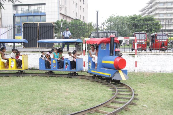 ශ්රී ලංකා ගුවන් හමුදා කොළඹ කඳවුර වාර්ශික ළමා සාදය සාර්ථකව නිම කරයි....