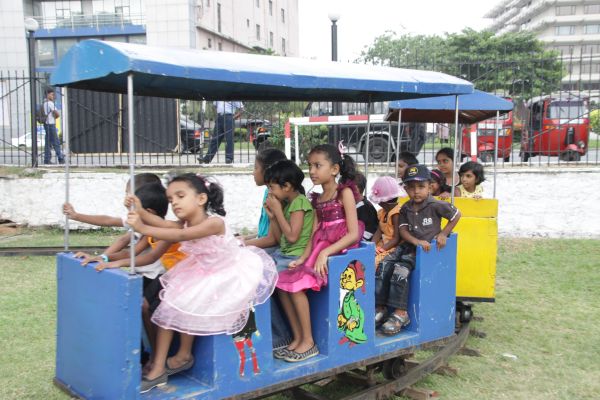 ශ්රී ලංකා ගුවන් හමුදා කොළඹ කඳවුර වාර්ශික ළමා සාදය සාර්ථකව නිම කරයි....
