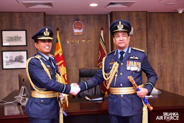 SLAF COMMANDER CALLS ON THE GOVERNOR WESTERN PROVINCE