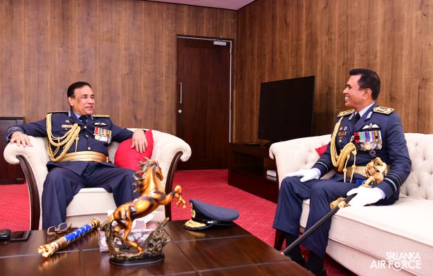 SLAF COMMANDER CALLS ON THE GOVERNOR WESTERN PROVINCE