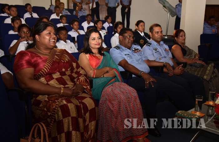 Gifts for students who performed well at grade 5 scholarship
