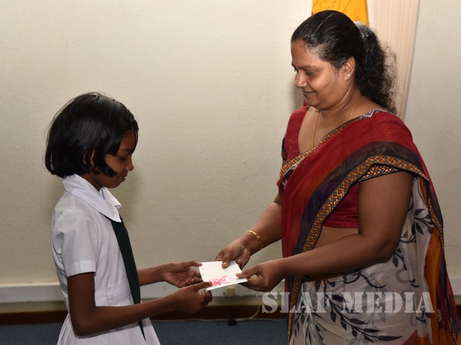 Gifts for students who performed well at grade 5 scholarship