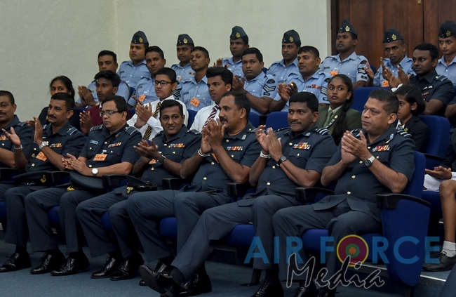 Prizes and a Helicopter Ride for Winners of the “Guwan Siththara” all Island Art Competition