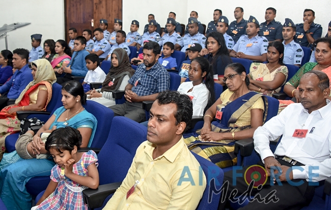 Prizes and a Helicopter Ride for Winners of the “Guwan Siththara” all Island Art Competition