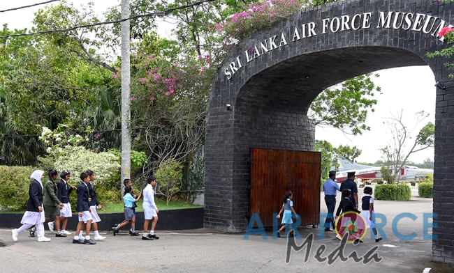 Prizes and a Helicopter Ride for Winners of the “Guwan Siththara” all Island Art Competition