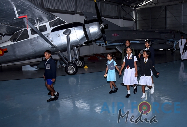 Prizes and a Helicopter Ride for Winners of the “Guwan Siththara” all Island Art Competition