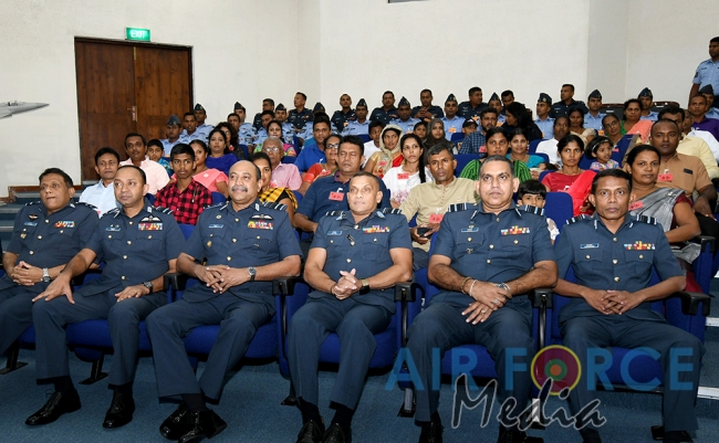 Prizes and a Helicopter Ride for Winners of the “Guwan Siththara” all Island Art Competition