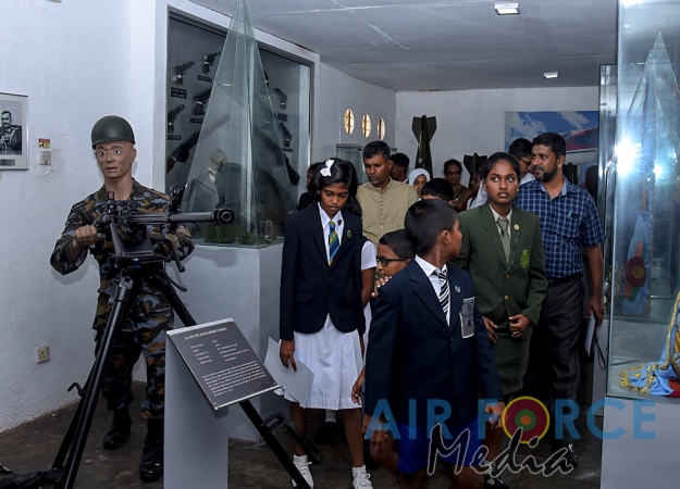Prizes and a Helicopter Ride for Winners of the “Guwan Siththara” all Island Art Competition