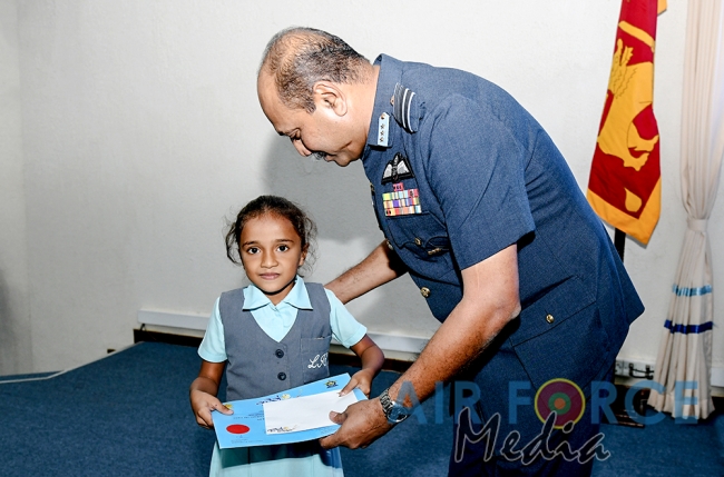 Prizes and a Helicopter Ride for Winners of the “Guwan Siththara” all Island Art Competition