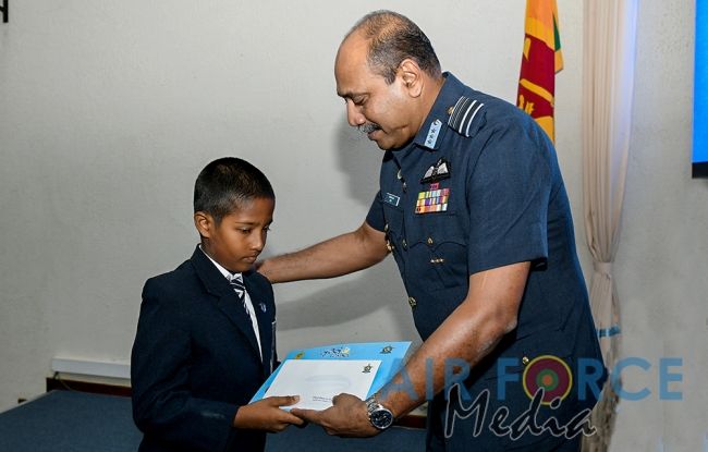 Prizes and a Helicopter Ride for Winners of the “Guwan Siththara” all Island Art Competition