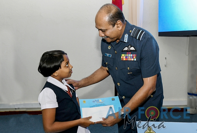 Prizes and a Helicopter Ride for Winners of the “Guwan Siththara” all Island Art Competition
