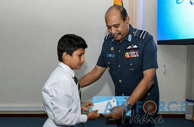 Prizes and a Helicopter Ride for Winners of the “Guwan Siththara” all Island Art Competition