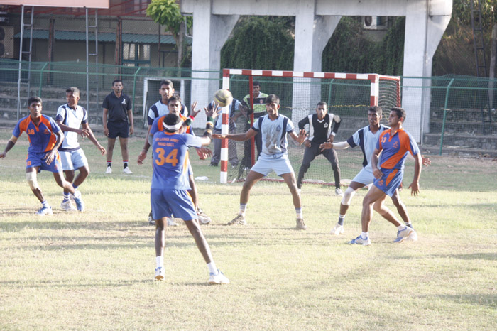 ආරක්ෂක සේවා අත් පන්දු ශූරතාවය යුධ හමුදාවට, අනුශූරතාවය ගුවන් හමුදාවට
