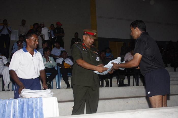 ආරක්ෂක සේවා අත් පන්දු ශූරතාවය යුධ හමුදාවට, අනුශූරතාවය ගුවන් හමුදාවට