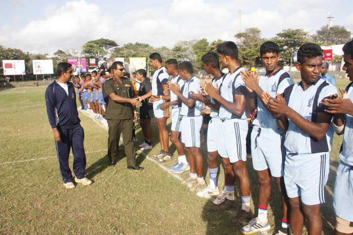 ආරක්ෂක සේවා අත් පන්දු ශූරතාවය යුධ හමුදාවට, අනුශූරතාවය ගුවන් හමුදාවට