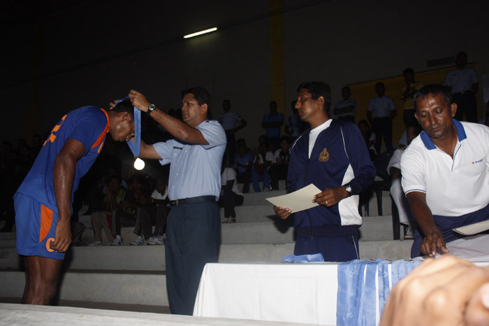 ආරක්ෂක සේවා අත් පන්දු ශූරතාවය යුධ හමුදාවට, අනුශූරතාවය ගුවන් හමුදාවට