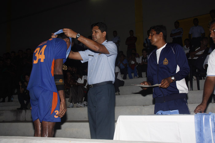 ආරක්ෂක සේවා අත් පන්දු ශූරතාවය යුධ හමුදාවට, අනුශූරතාවය ගුවන් හමුදාවට