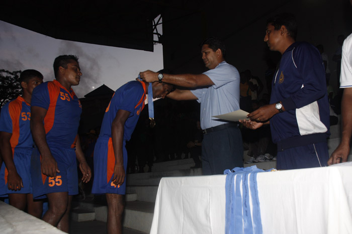 ආරක්ෂක සේවා අත් පන්දු ශූරතාවය යුධ හමුදාවට, අනුශූරතාවය ගුවන් හමුදාවට