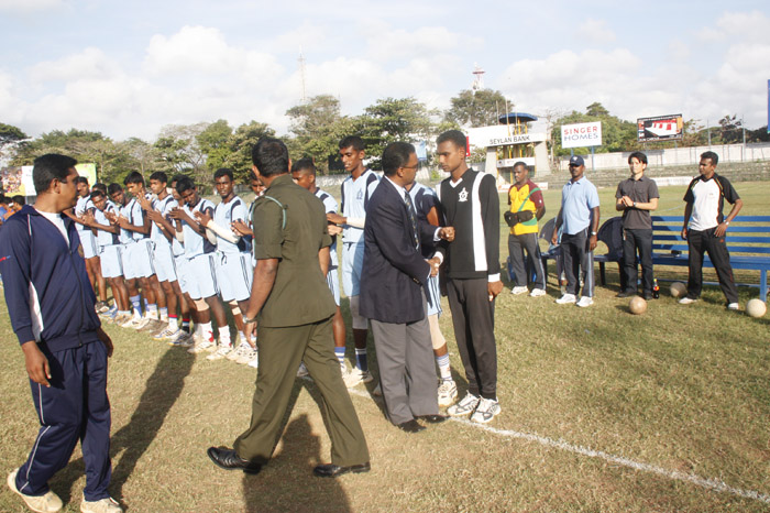ආරක්ෂක සේවා අත් පන්දු ශූරතාවය යුධ හමුදාවට, අනුශූරතාවය ගුවන් හමුදාවට