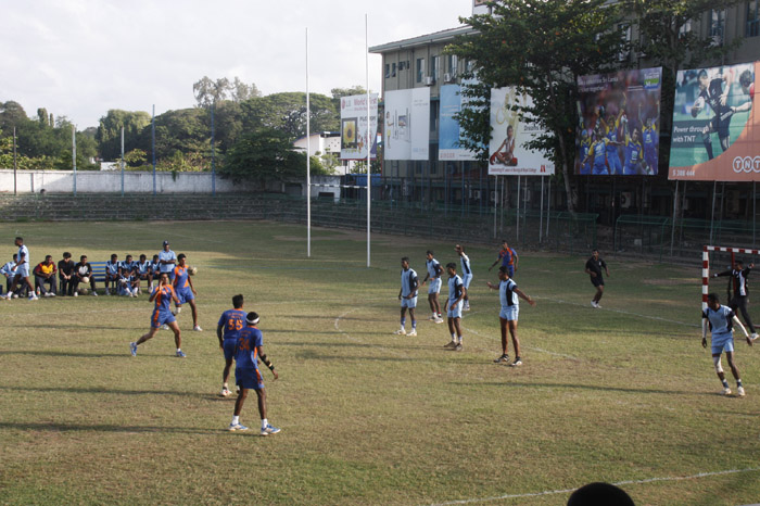 ආරක්ෂක සේවා අත් පන්දු ශූරතාවය යුධ හමුදාවට, අනුශූරතාවය ගුවන් හමුදාවට