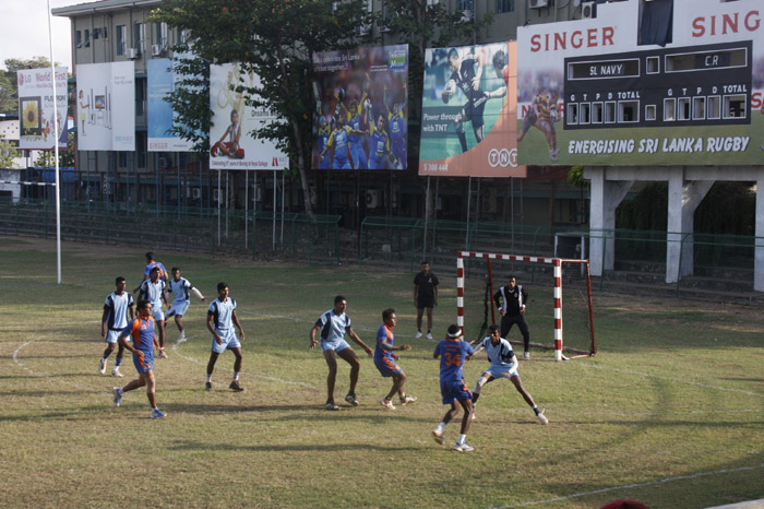 ආරක්ෂක සේවා අත් පන්දු ශූරතාවය යුධ හමුදාවට, අනුශූරතාවය ගුවන් හමුදාවට