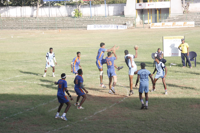 ආරක්ෂක සේවා අත් පන්දු ශූරතාවය යුධ හමුදාවට, අනුශූරතාවය ගුවන් හමුදාවට
