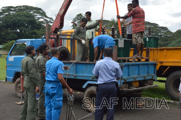 Sri
Lanka Air Force conducts underslung operation at Hanthane Hill