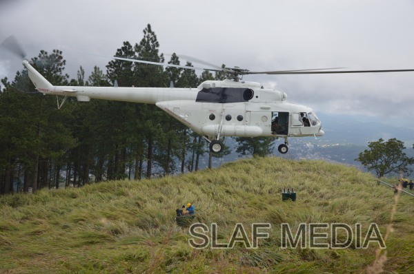Sri
Lanka Air Force conducts underslung operation at Hanthane Hill