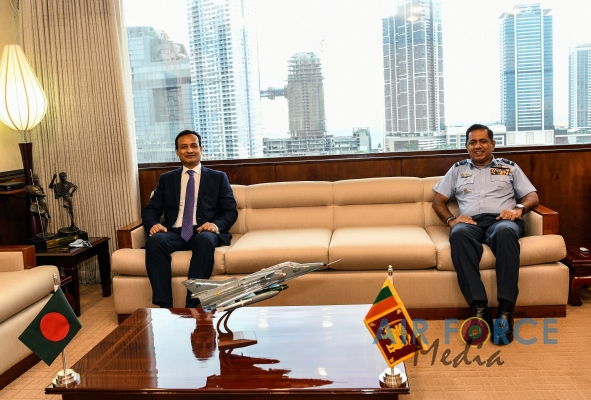 NEWLY
APPOINTED BANGLADESH HIGH COMMISSIONER CALLS ON THE COMMANDER