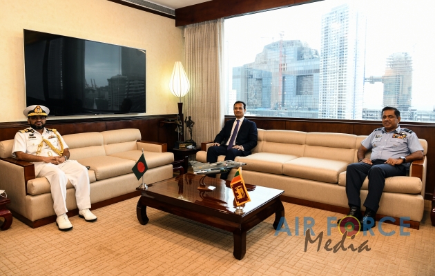 NEWLY
APPOINTED BANGLADESH HIGH COMMISSIONER CALLS ON THE COMMANDER