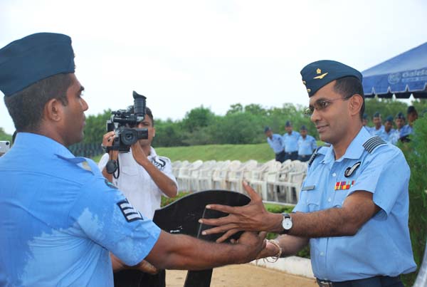 එම් අයි 24 හෙලිකොප්ටර් බලඝණය 15 වන සංවත්සරය සමරයි..