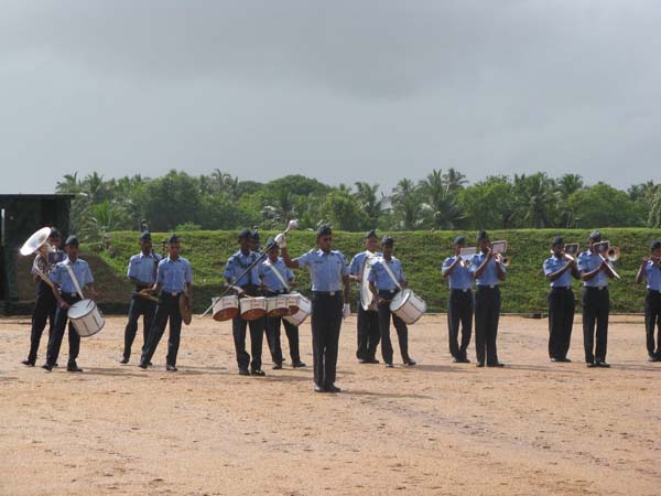එම් අයි 24 හෙලිකොප්ටර් බලඝණය 15 වන සංවත්සරය සමරයි..