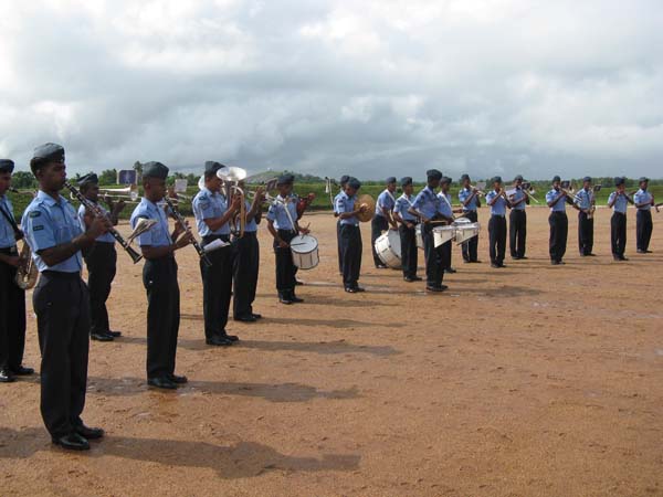 එම් අයි 24 හෙලිකොප්ටර් බලඝණය 15 වන සංවත්සරය සමරයි..