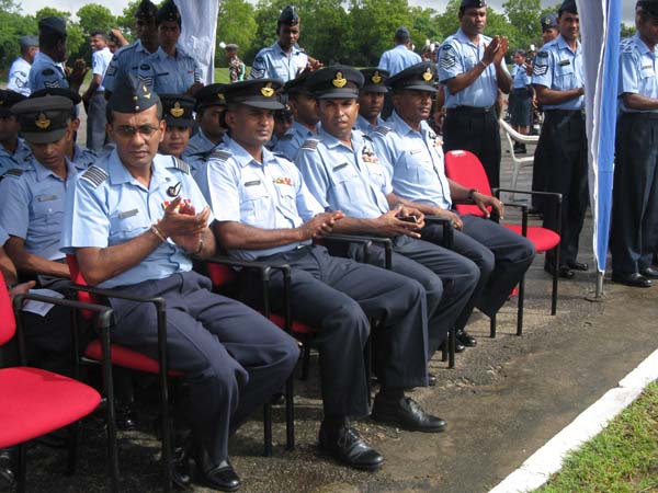 එම් අයි 24 හෙලිකොප්ටර් බලඝණය 15 වන සංවත්සරය සමරයි..