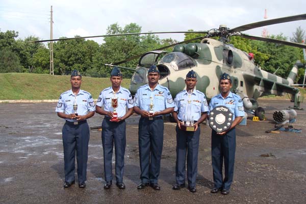 එම් අයි 24 හෙලිකොප්ටර් බලඝණය 15 වන සංවත්සරය සමරයි..
